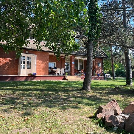 シオーフォクCasa Di Bianca - Koezvetlen Vizparti Nyaraloアパートメント エクステリア 写真